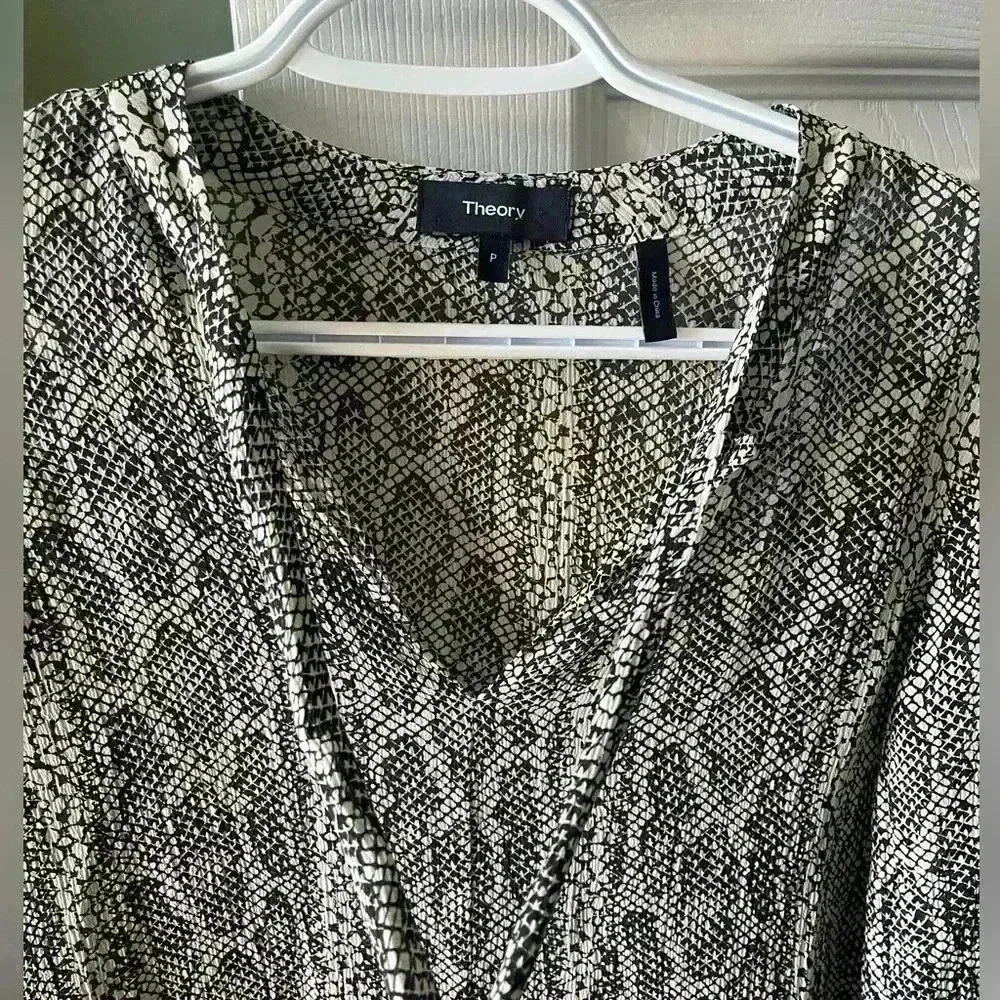 Theory  100% Silk Top | Petite - Picture 5 of 7